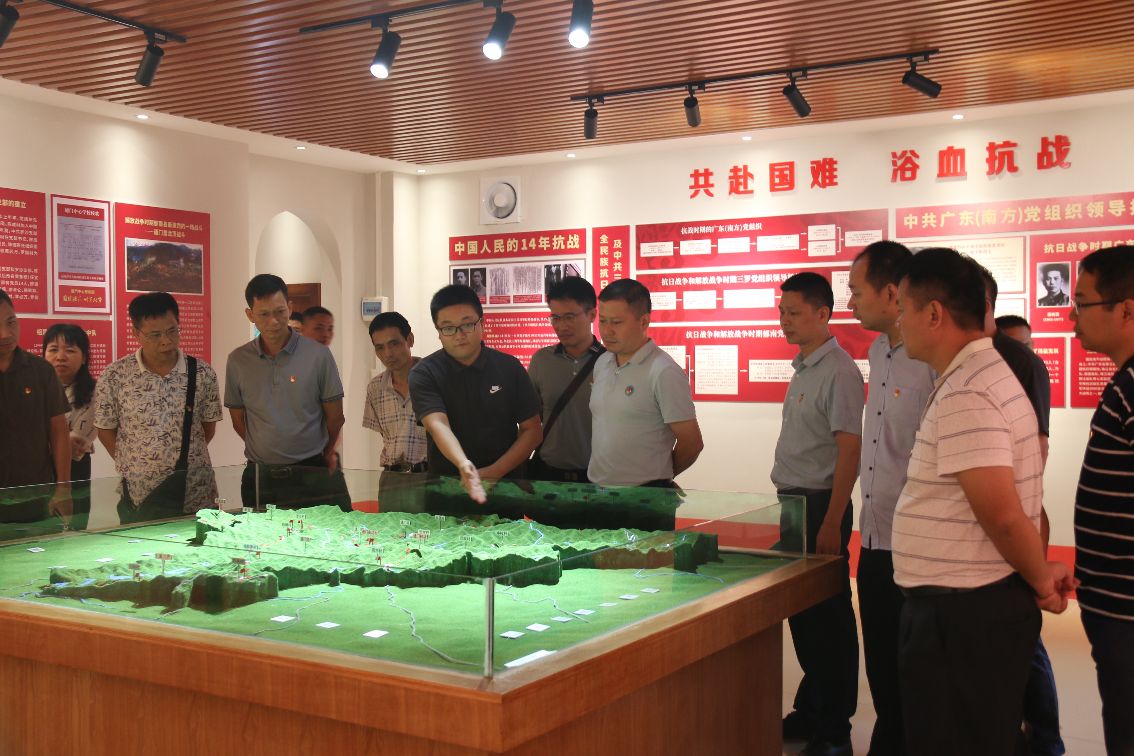 20.云浮市生態環境局郁南分局開展“傳承紅色基因、共話入黨初心”主題黨日活動（2）.JPG