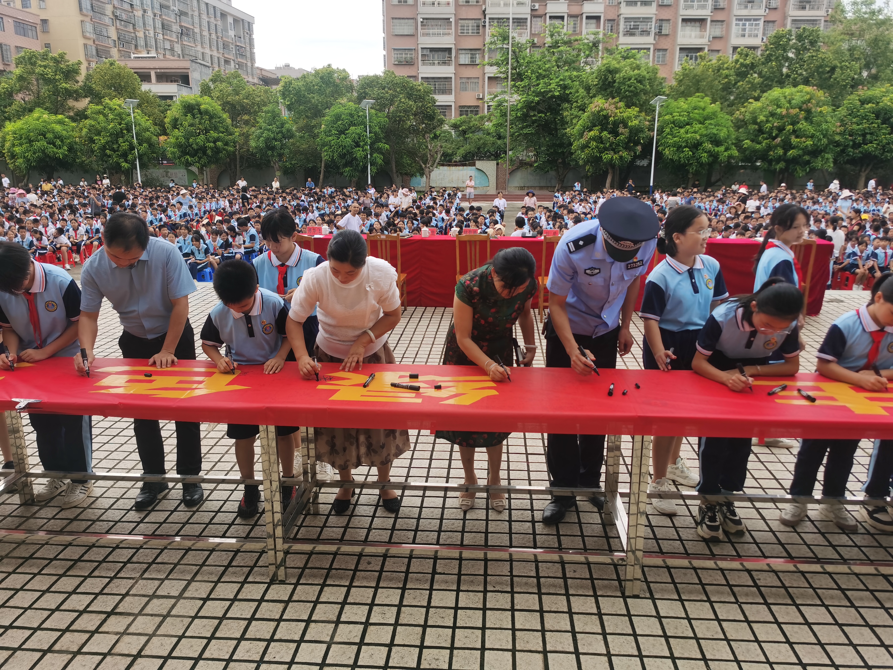 禁毒簽名活動.jpg