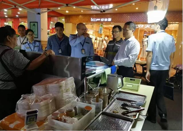 11.6縣市場監管局：夜市肉制品專項檢查守護“舌尖安全2.jpg
