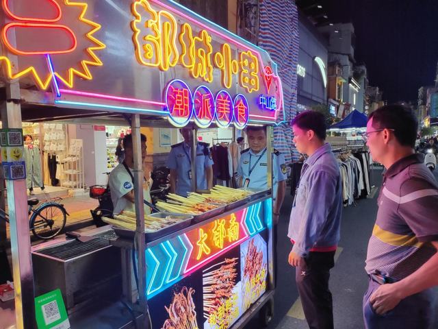 11.6縣市場監管局：夜市肉制品專項檢查守護“舌尖安全3.jpg
