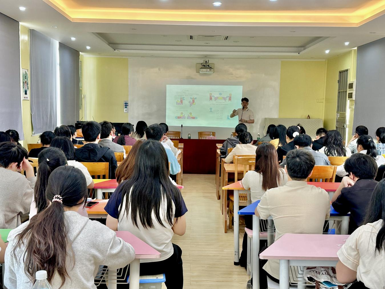 七巧啟智，共促科技教育——云浮市第五屆青少年科技七巧板創(chuàng)意制作競賽教師培訓班（郁南站）在都城鎮(zhèn)錦江小學舉辦1.png