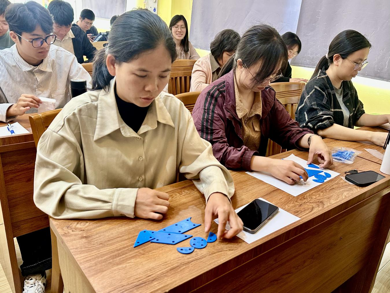 七巧啟智，共促科技教育——云浮市第五屆青少年科技七巧板創(chuàng)意制作競賽教師培訓班（郁南站）在都城鎮(zhèn)錦江小學舉辦4.png