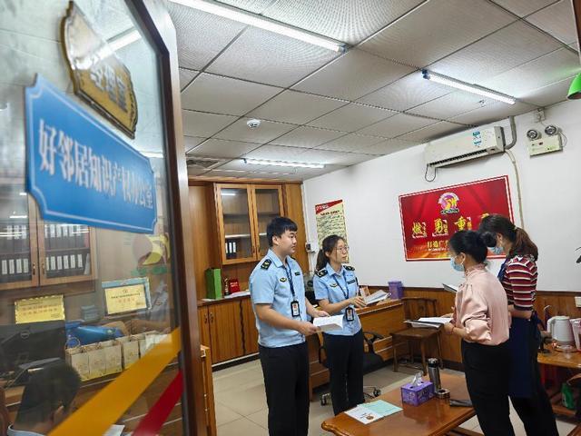 5.30，郁南縣市場監督管理局開展2025年專業市場等重點領域知識產權保護專項行動照片2.jpg